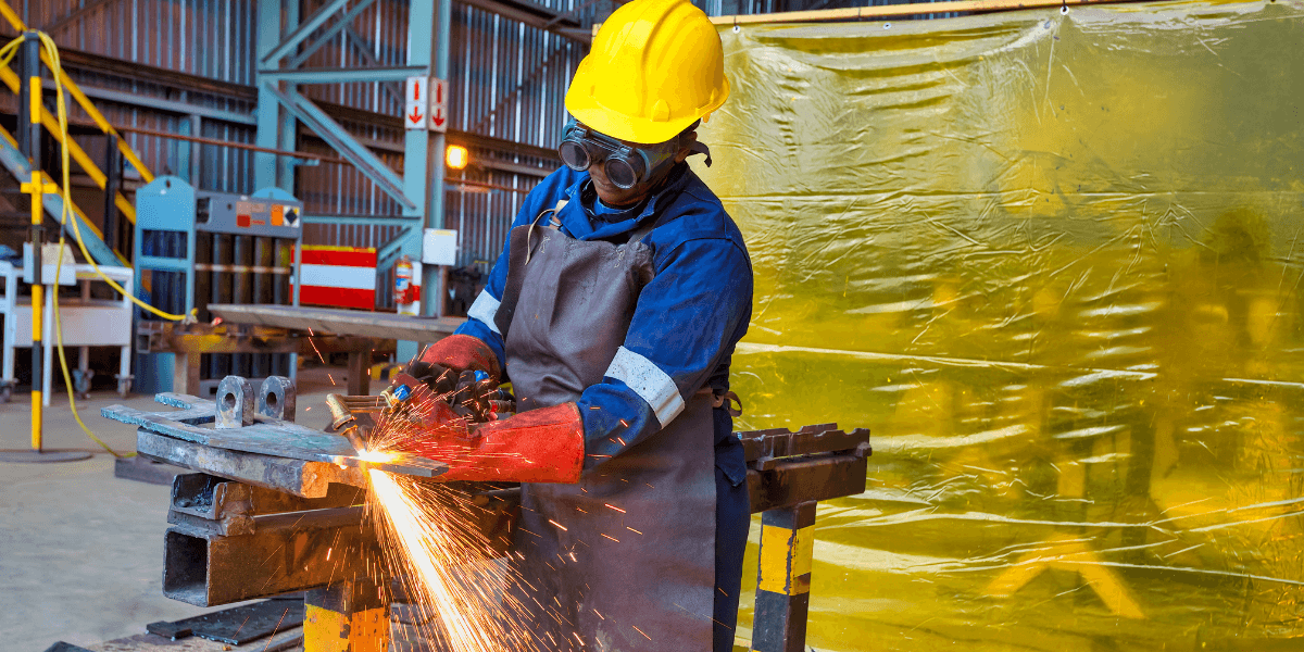 Sıvı Metal ve Kaynak Sıçramalarına Karşı Maksimum Koruma: Hangi Kıyafetler En İyisi?